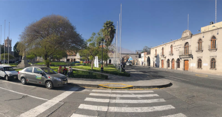 Plaza de Cayma en Arequipa: Plaza histórica con vista al Misti Plaza de Cayma en Arequipa: Plaza histórica con vista al Misti