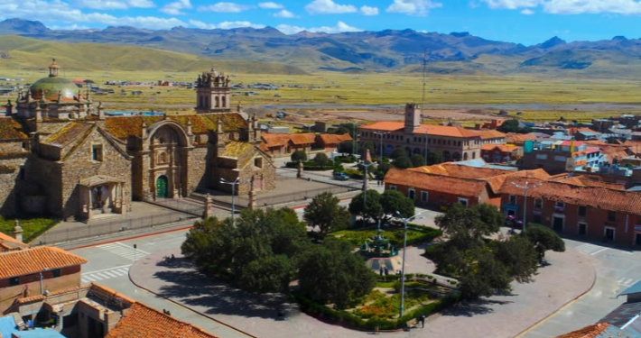 Lampa: la ciudad colonial rosada del Altiplano