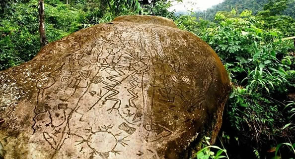 Affen, Schlangen und geometrische Symbole