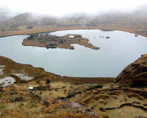 Sitio arqueológico de Pitumarka y Pukara – ciudad de terrazas sobre la laguna Allpiccota Sitio arqueológico de Pitumarka y Pukara – ciudad de terrazas sobre la laguna Allpiccota