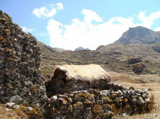 Cabaña en el entorno del sitio arqueológico de Pitumarka y Pukara