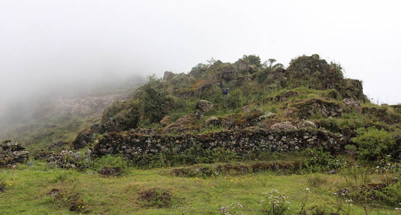 Asentamiento y complejo defensivo sobre el río Ollachea