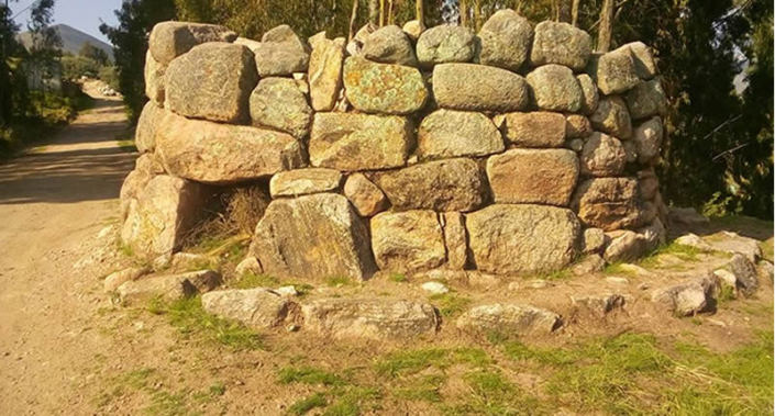Sitio Arqueológicos De Huaquina Archäologische Stätte Huaquina bei Juli – Chullpas und Himmelsbeobachtung der Lupaka