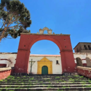 Templo de Nuestra Señora de la Asunción en Chucuito: iglesia colonial sobre el lago Titicaca