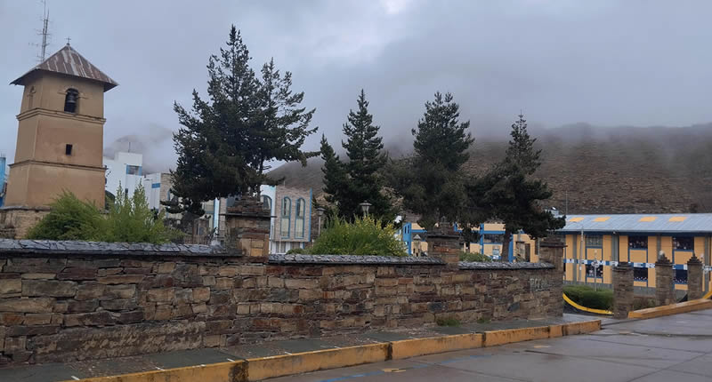 Außenansicht, Turm und Vorhof