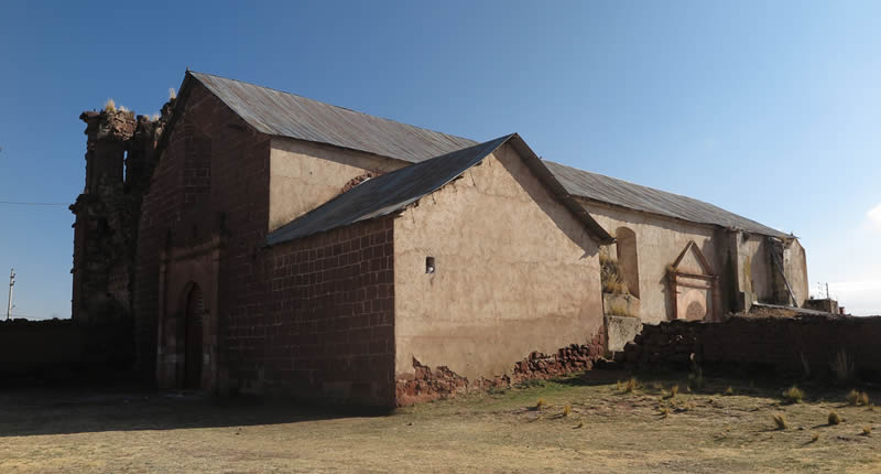 Templo de San Sebastián in Zepita: Historische Pfarrkirche im Aymara-Hochland