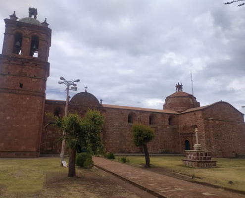 Templo de Santiago Apóstol / Nuestra Señora del Rosario en Pomata
