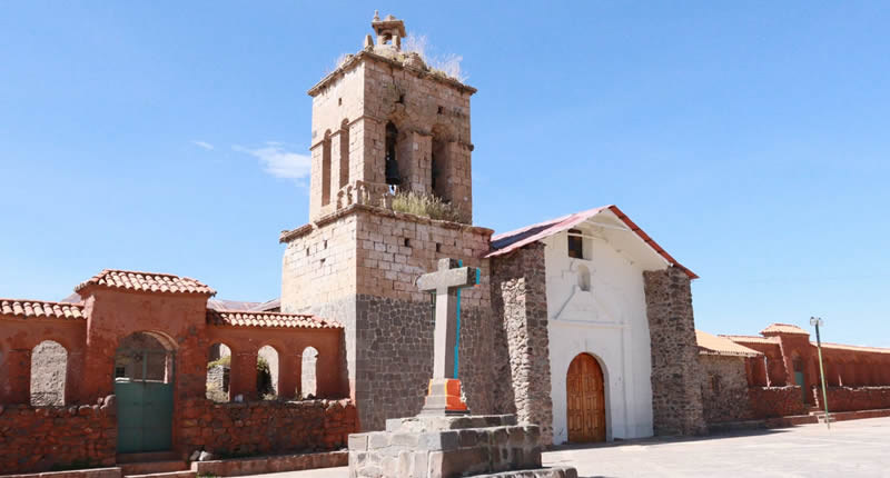 Templo de Santo Domingo in Chucuito: Renaissancekirche am Titicacasee