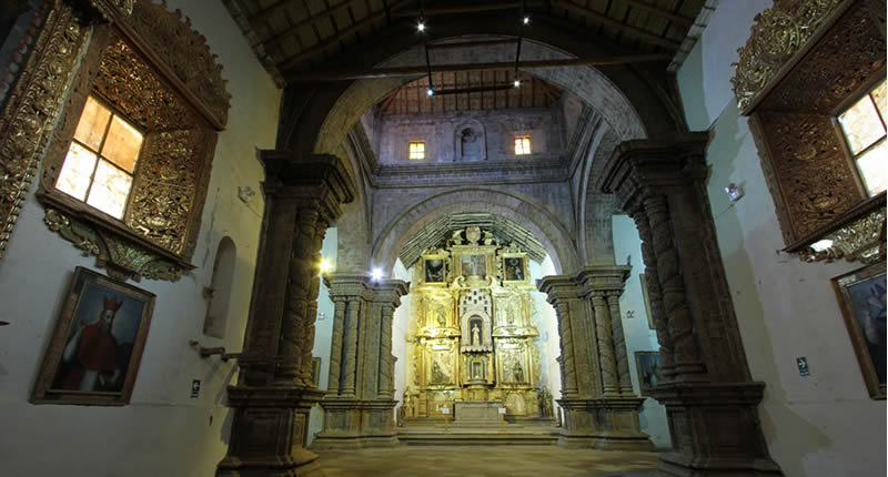Innenraum mit Altar, Museo San Juan de Letran de Juli