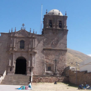 Templo San Pedro Mártir en Juli – catedral barroca a orillas del lago Titicaca