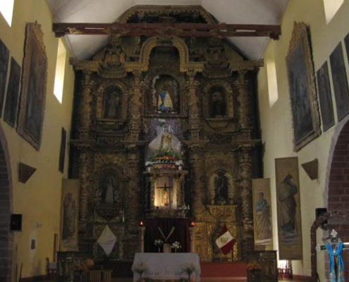 Templo Santiago Apóstol in Huancané: Barockkirche im Altiplano