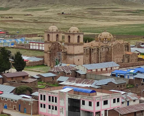Templo Santiago Apóstol en Santiago de Pupuja – obra maestra de la arquitectura mestiza en el Altiplano