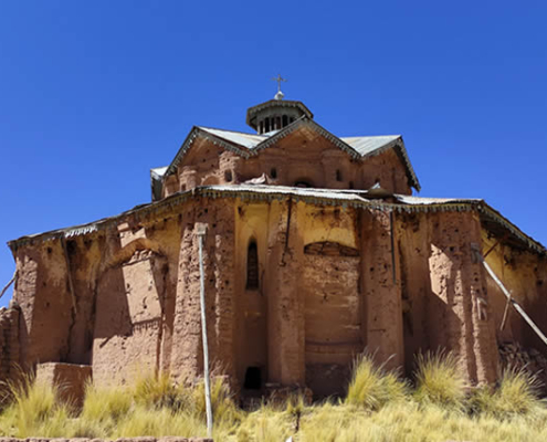 Templo de Tintiri – misteriosa iglesia de adobe en el Altiplano de Azángaro