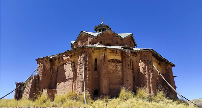 Templo de Tintiri: misteriosa iglesia de adobe en el Altiplano de Azángaro
