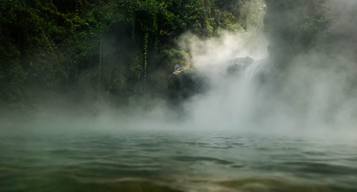 Rio Hirviente de la Amazonía Río Hirviente Shanay Timpishka: der kochende Fluss im peruanischen Amazonas